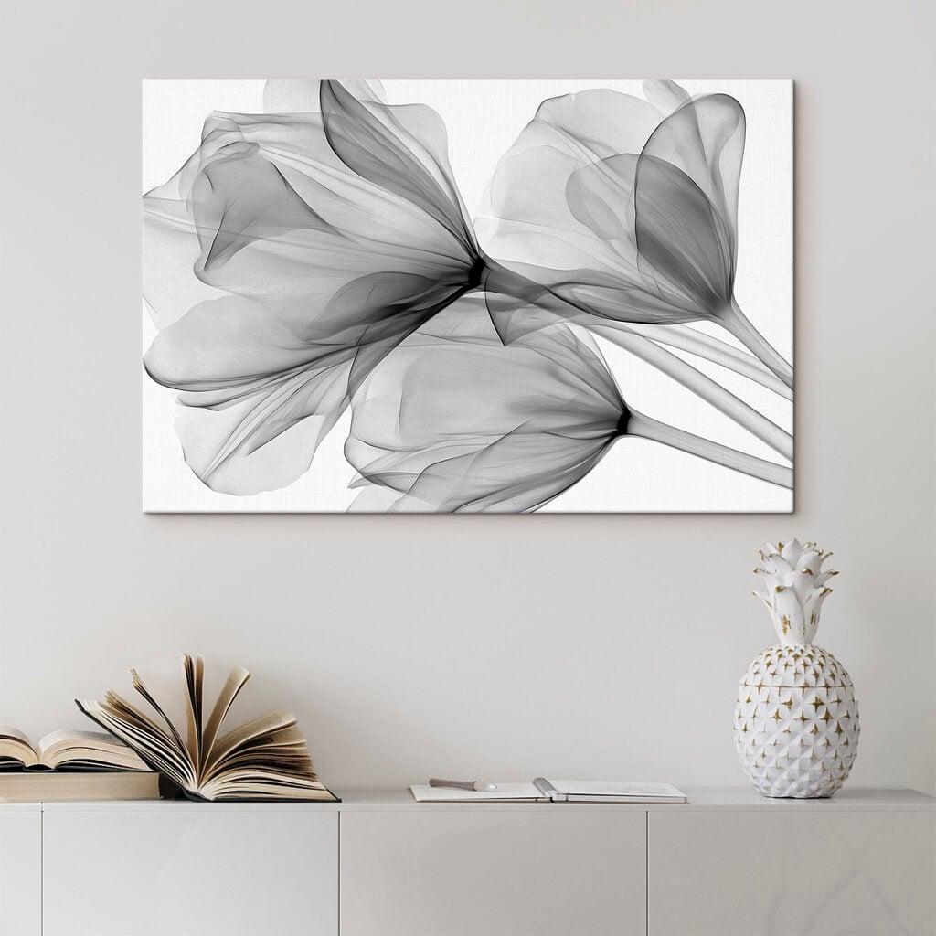 Group of flowers with tulle